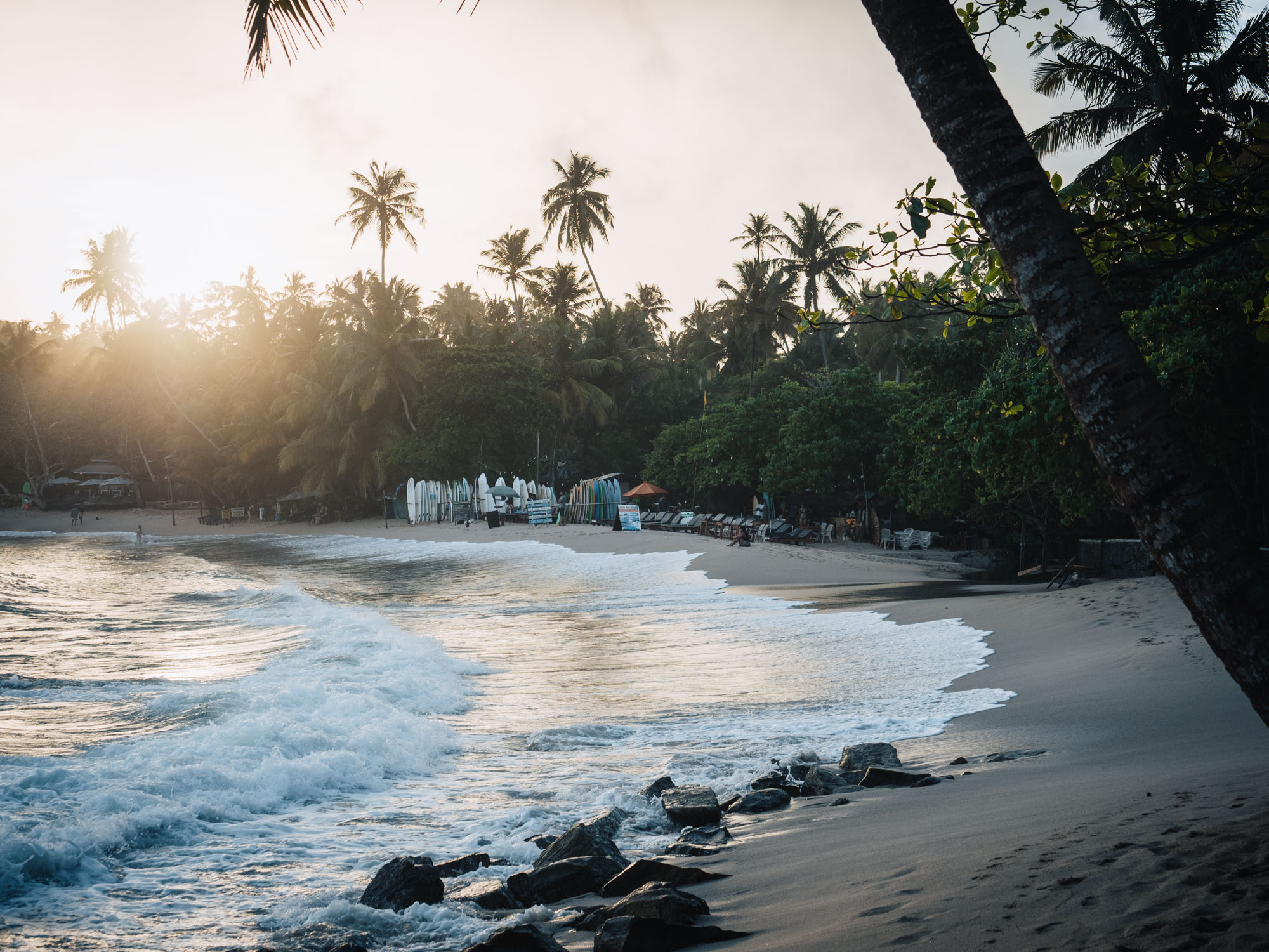 Hiriketiya horseshoe surf bay and beach cafes