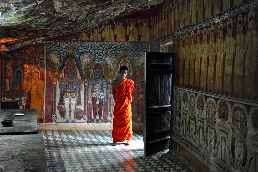Mulkirigala rock cave temple and ancient wall paintings